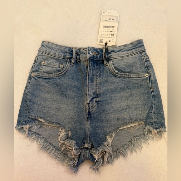 Zara  Blue Jean Shorts With Distressed Hem - Picture 4 of 6